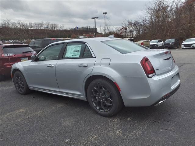 2023 Chrysler 300 Touring L