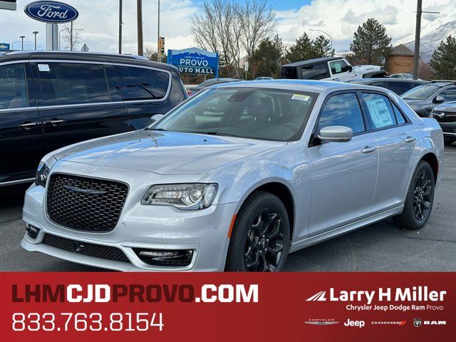 2023 Chrysler 300 Touring L