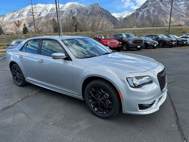 2023 Chrysler 300 Touring L