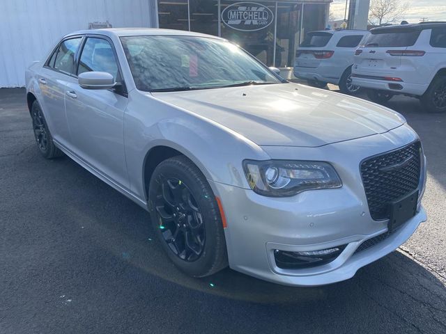 2023 Chrysler 300 Touring L