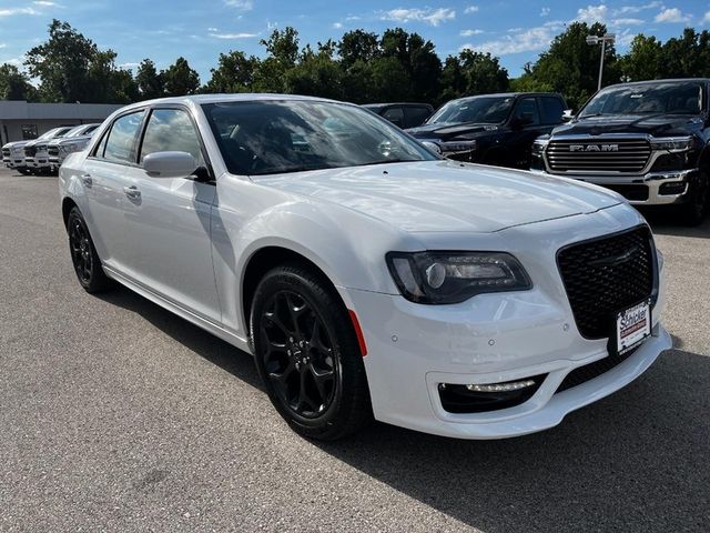 2023 Chrysler 300 Touring L