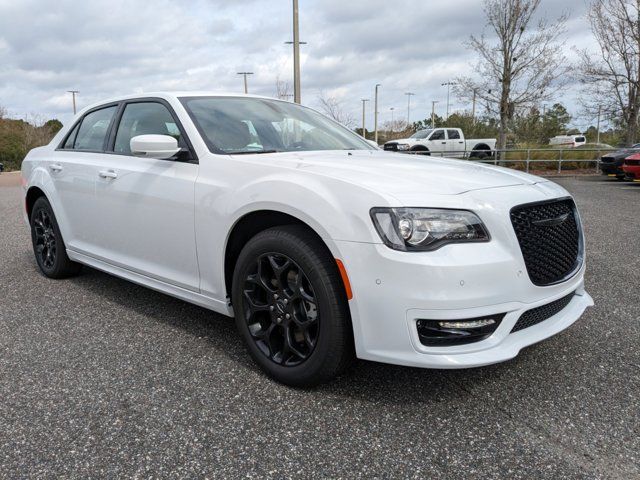 2023 Chrysler 300 Touring L