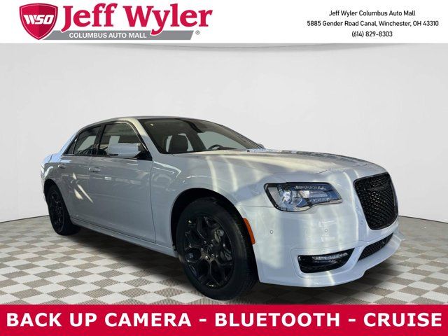 2023 Chrysler 300 Touring L