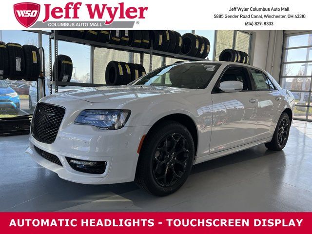 2023 Chrysler 300 Touring L