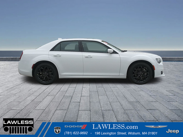 2023 Chrysler 300 Touring L