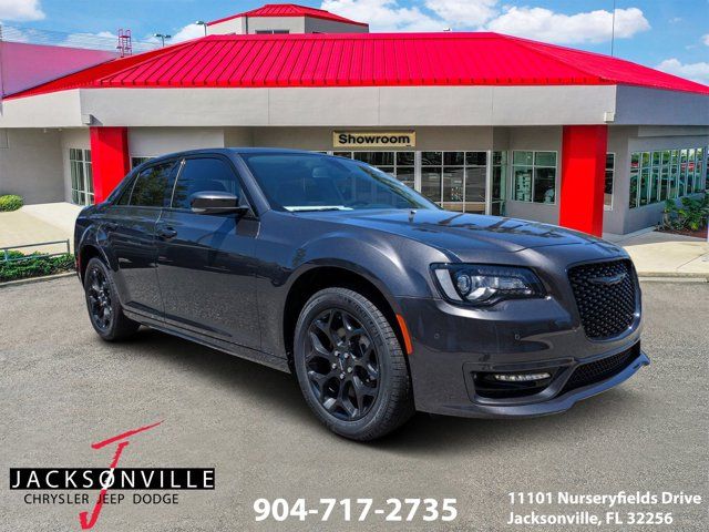 2023 Chrysler 300 Touring L