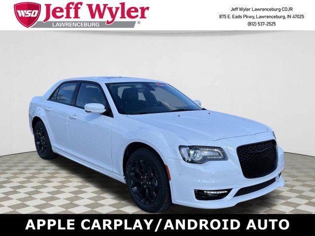 2023 Chrysler 300 Touring L