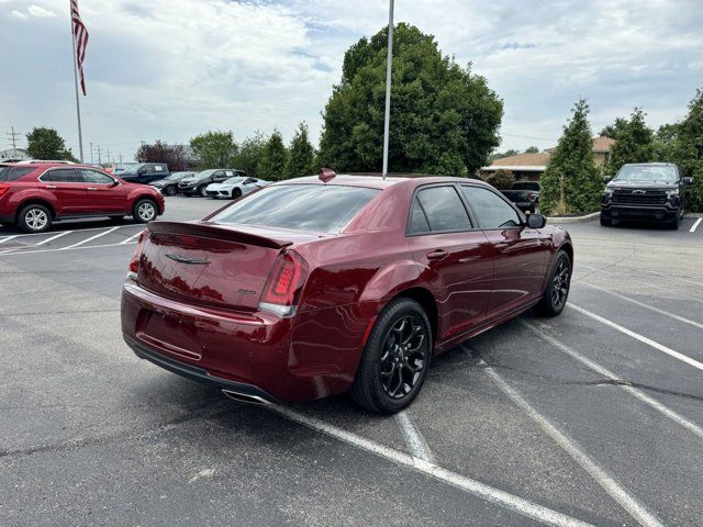 2023 Chrysler 300 Touring L