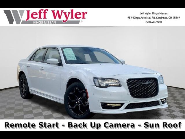 2023 Chrysler 300 Touring L