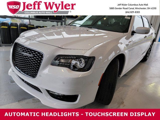 2023 Chrysler 300 Touring L