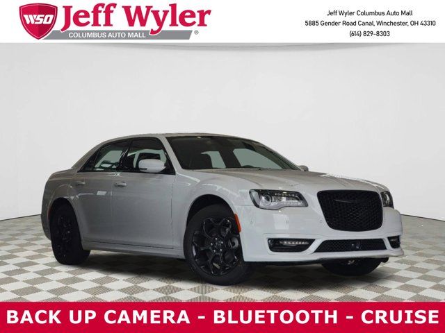 2023 Chrysler 300 Touring L