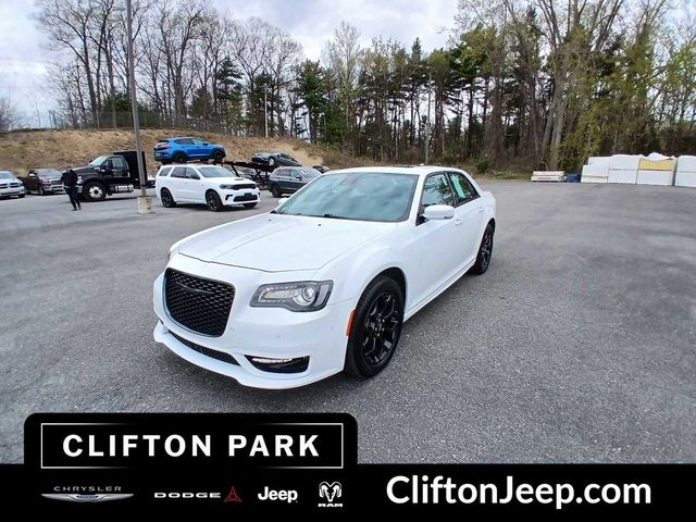 2023 Chrysler 300 300 Touring L