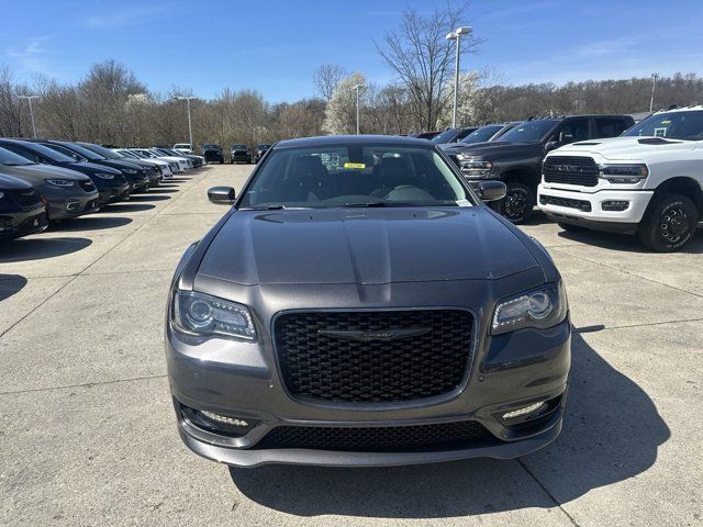 2023 Chrysler 300 Touring L