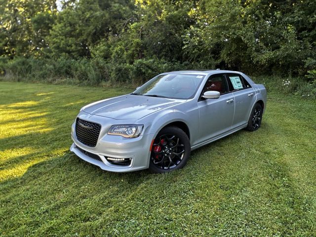 2023 Chrysler 300 Touring L