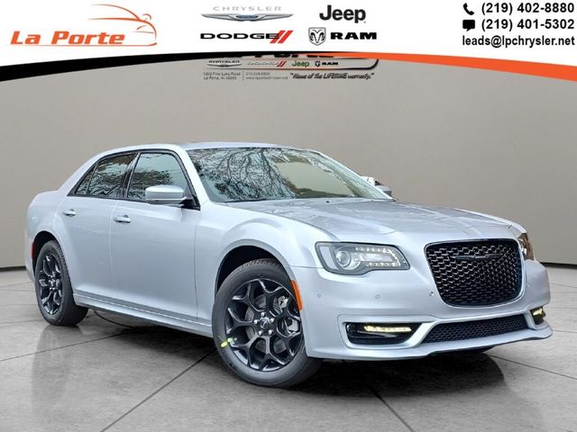 2023 Chrysler 300 Touring L