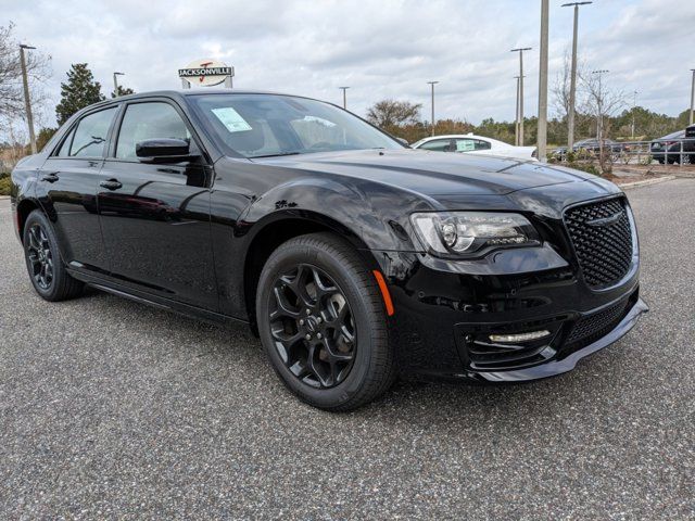 2023 Chrysler 300 Touring L