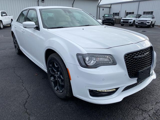 2023 Chrysler 300 Touring L