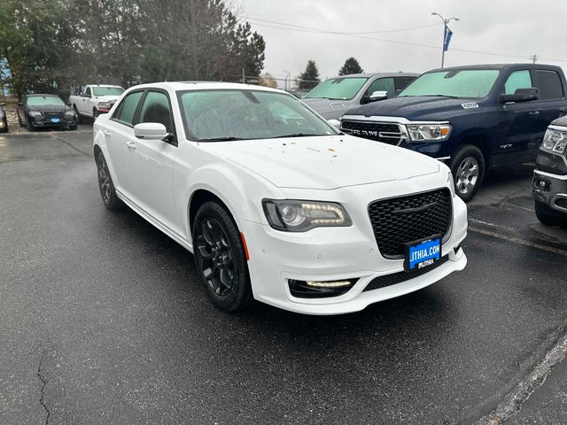 2023 Chrysler 300 Touring L