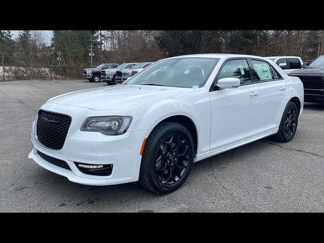 2023 Chrysler 300 Touring L