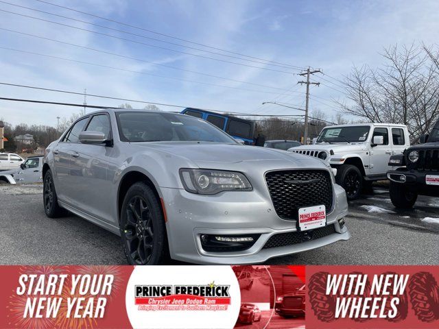 2023 Chrysler 300 Touring L