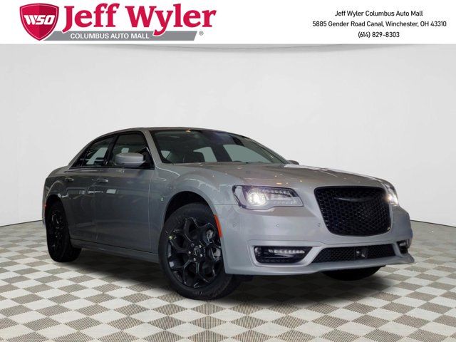 2023 Chrysler 300 Touring L