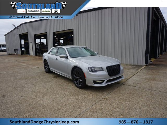 2023 Chrysler 300 Touring L