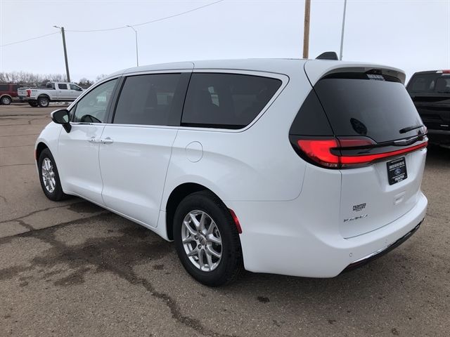 2023 Chrysler Pacifica Touring-L