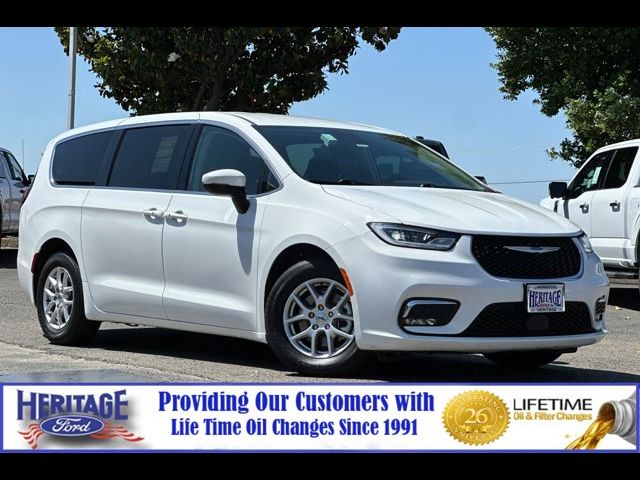 2023 Chrysler Pacifica Touring-L