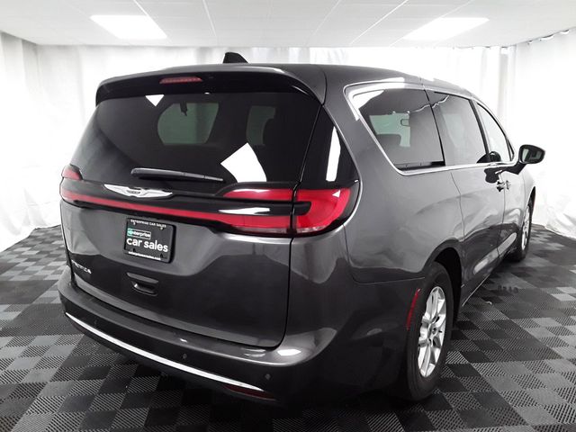 2023 Chrysler Pacifica Touring-L