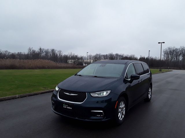 2023 Chrysler Pacifica Touring-L