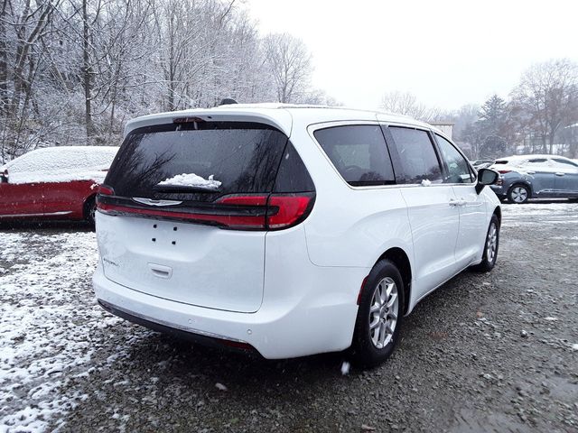 2023 Chrysler Pacifica Touring-L