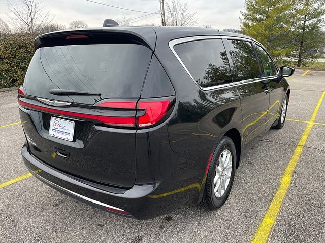 2023 Chrysler Pacifica Touring-L