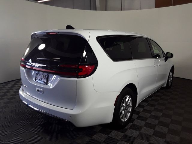 2023 Chrysler Pacifica Touring-L