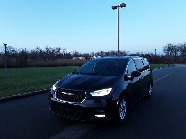 2023 Chrysler Pacifica Touring-L