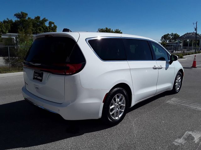 2023 Chrysler Pacifica Touring-L