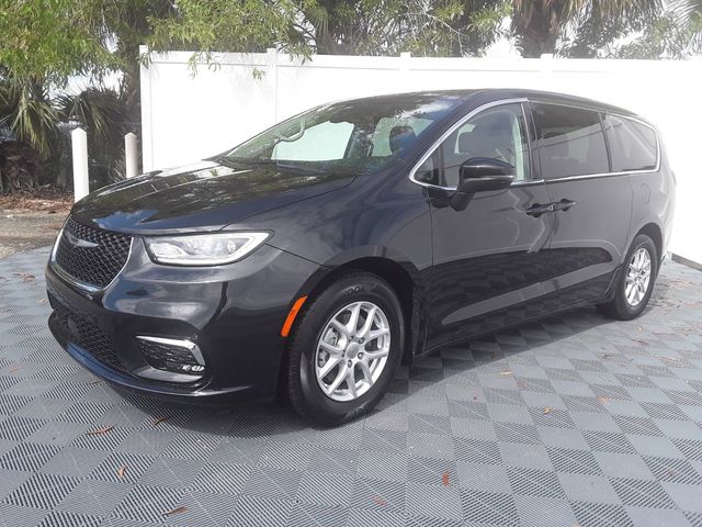 2023 Chrysler Pacifica Touring-L