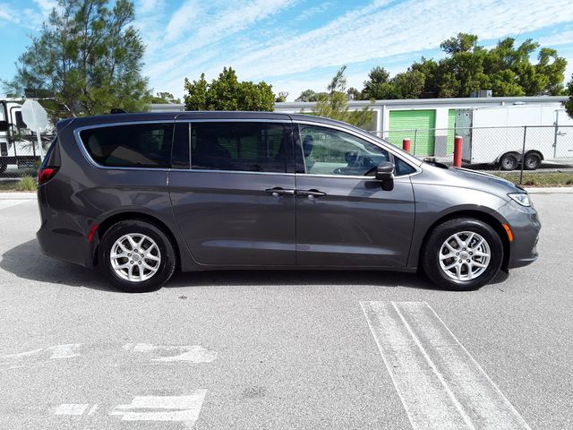 2023 Chrysler Pacifica Touring-L