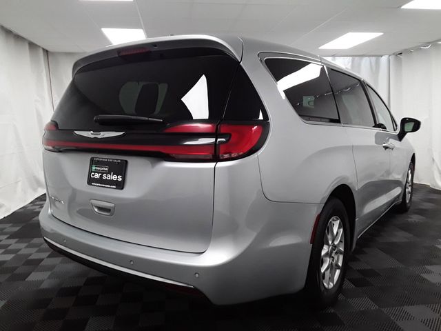 2023 Chrysler Pacifica Touring-L