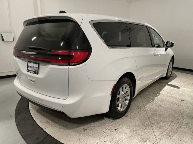 2023 Chrysler Pacifica Touring-L