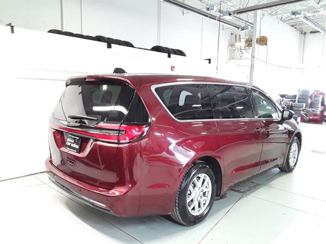 2023 Chrysler Pacifica Touring-L