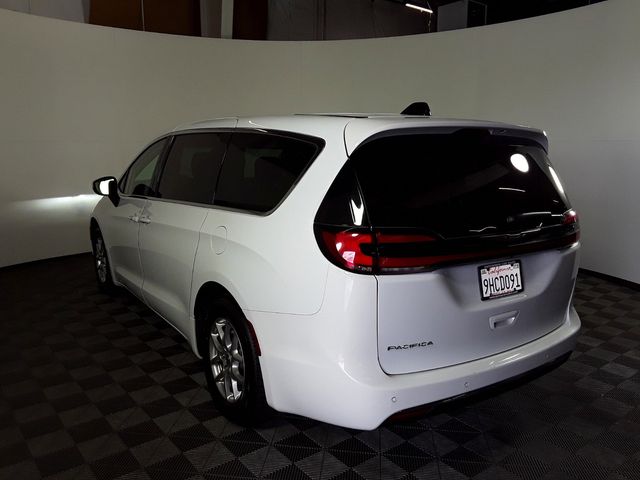 2023 Chrysler Pacifica Touring-L