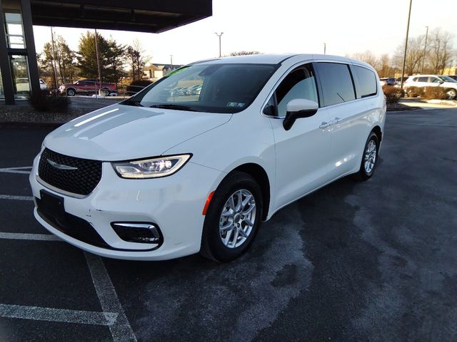 2023 Chrysler Pacifica Touring-L