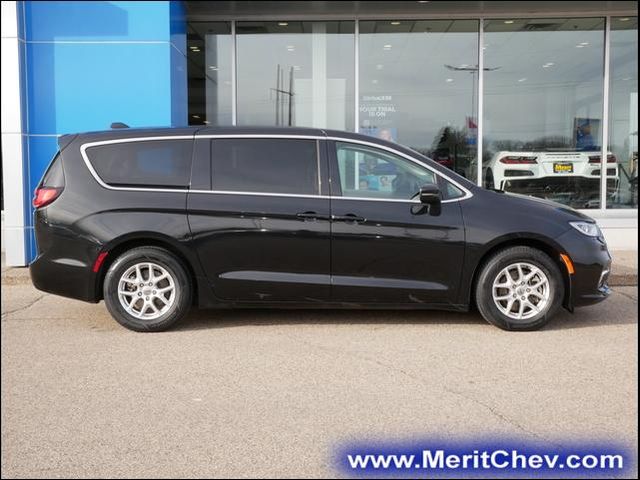 2023 Chrysler Pacifica Touring-L