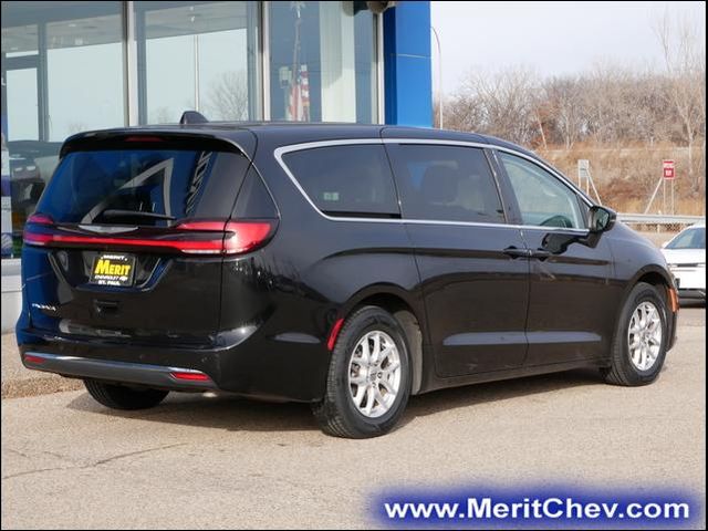 2023 Chrysler Pacifica Touring-L