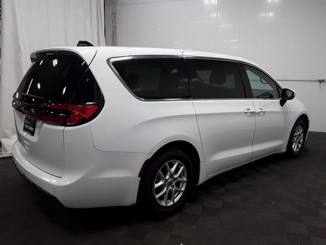 2023 Chrysler Pacifica Touring-L