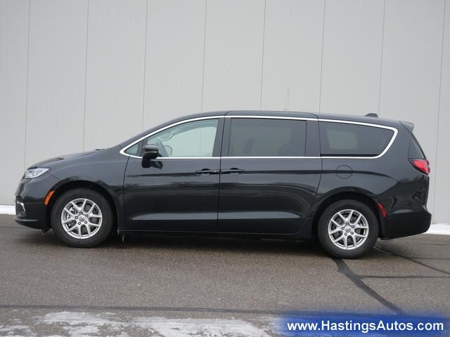 2023 Chrysler Pacifica Touring-L