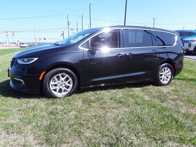 2023 Chrysler Pacifica Touring-L