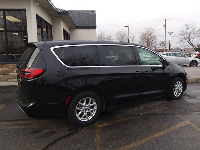 2023 Chrysler Pacifica Touring-L