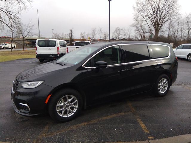 2023 Chrysler Pacifica Touring-L