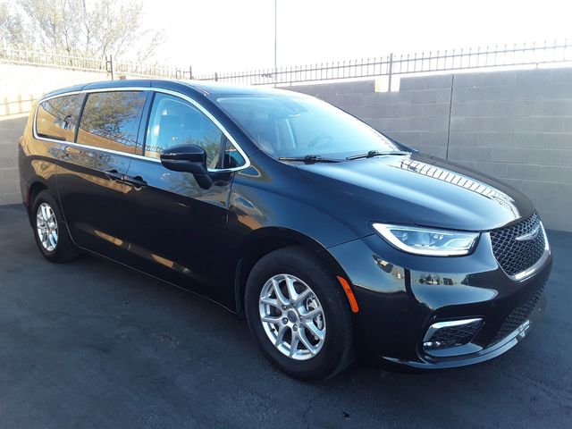 2023 Chrysler Pacifica Touring-L